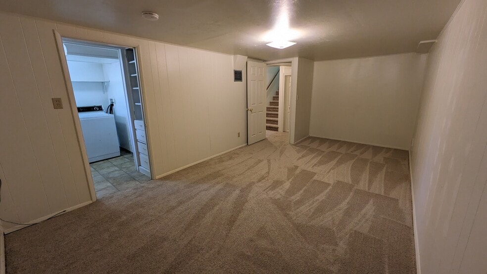 Building Photo - 980 NE C St