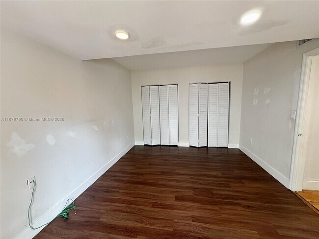 Building Photo - 2918 Bird Ave