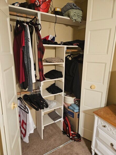 Building Photo - 1601 N Innsbruck Dr