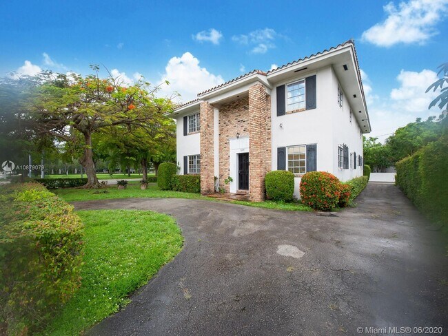 Building Photo - 5099 Ponce de Leon Blvd