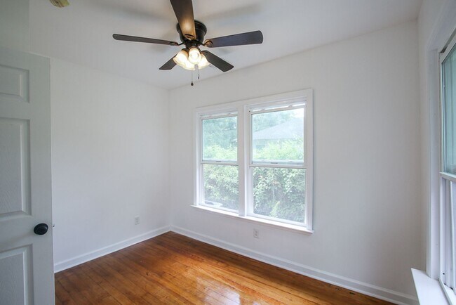 Building Photo - Spacious 4 Bedroom, 2.5 Bath Home in Savan...