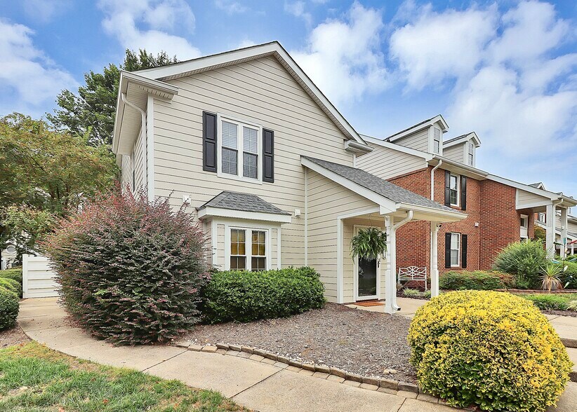 Building Photo - 9214 Kings Canyon Dr