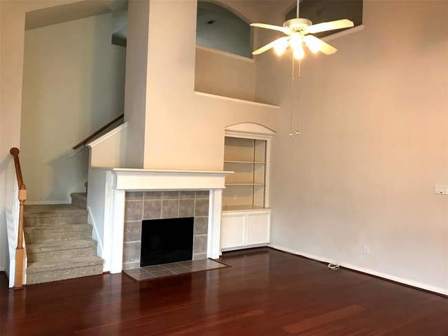 Building Photo - 4011 Harwood Dr