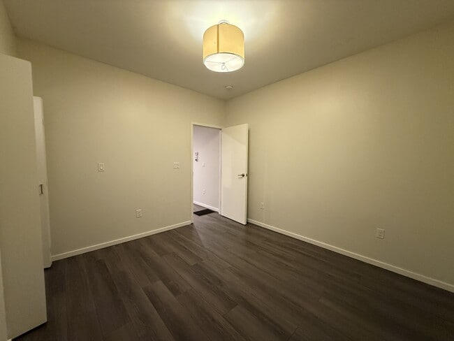 Building Photo - 562 29th St