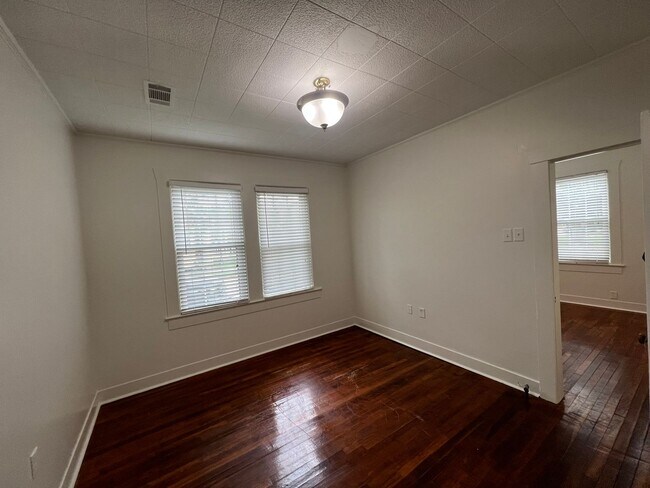 Building Photo - 334 Gebelin St
