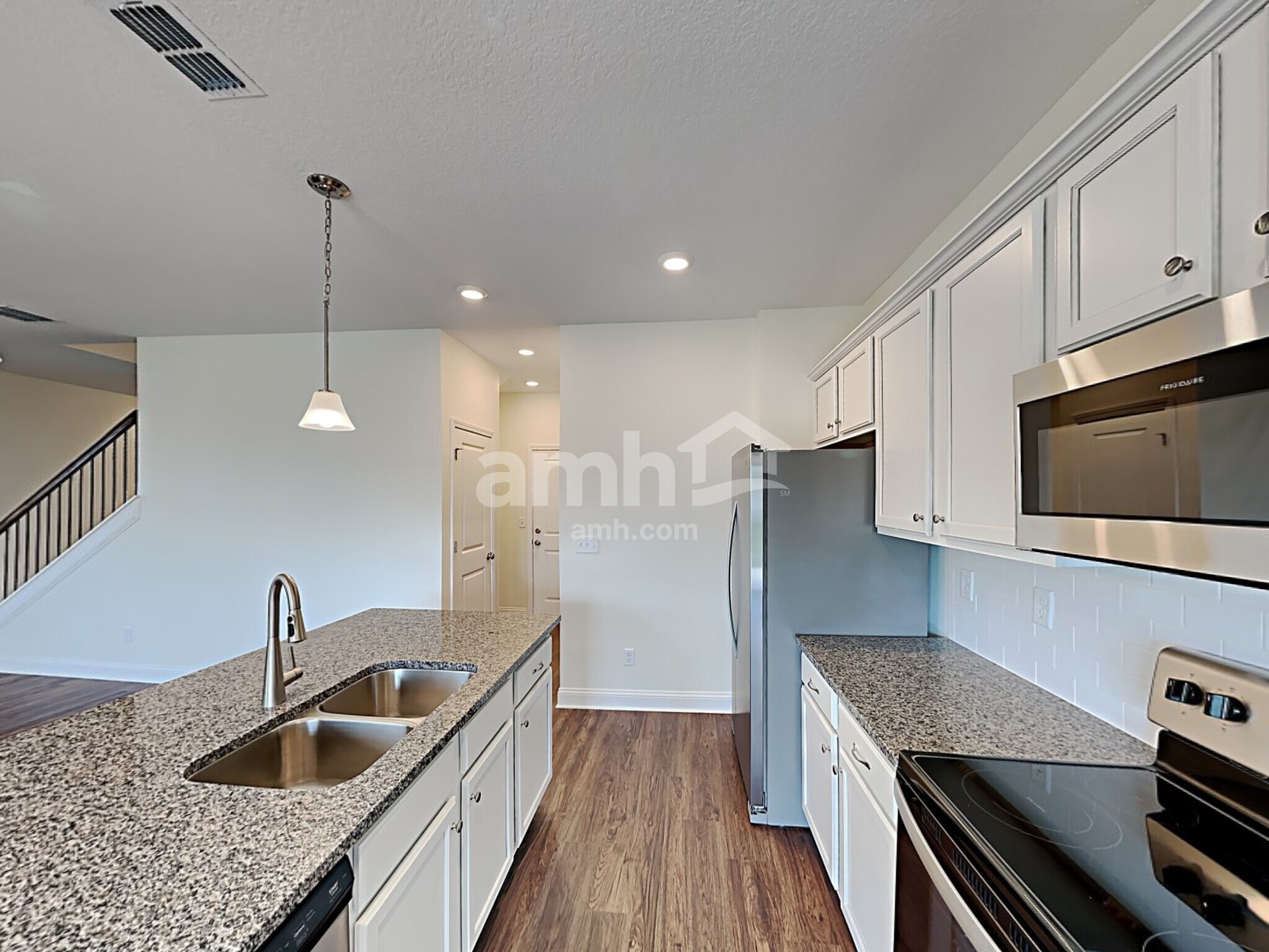 Building Photo - 94 Carlitos Way