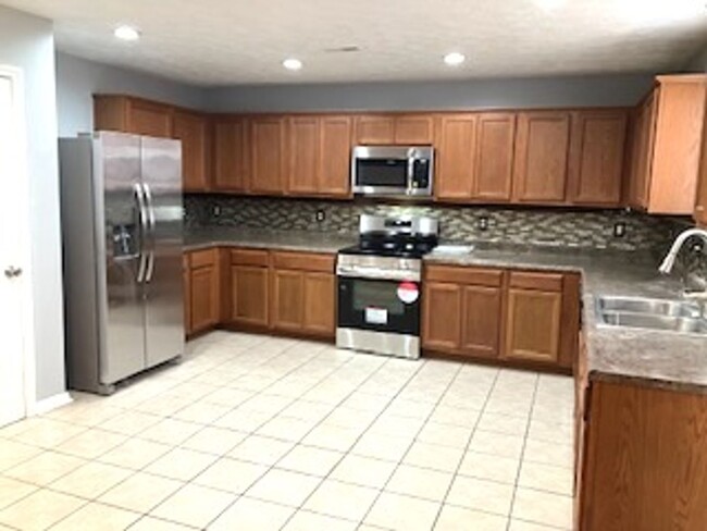 Building Photo - ***Spacious DREAM HOME w/Fresh Paint New A...