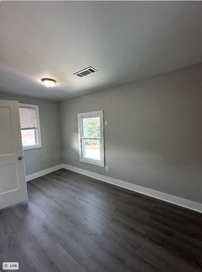 Building Photo - 18 Calloway St