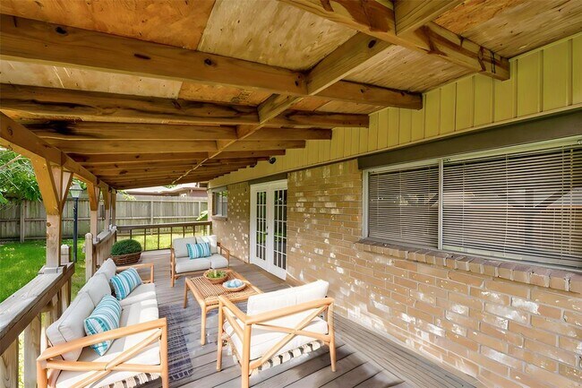 Building Photo - 20110 Misty Pines Dr