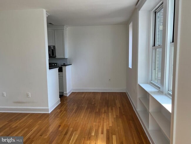 Building Photo - 1916 17th St NW