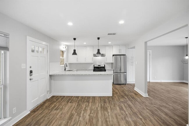 Building Photo - 6901 Bryn Mawr Dr