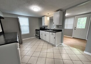 Building Photo - 1324 W Walnut St