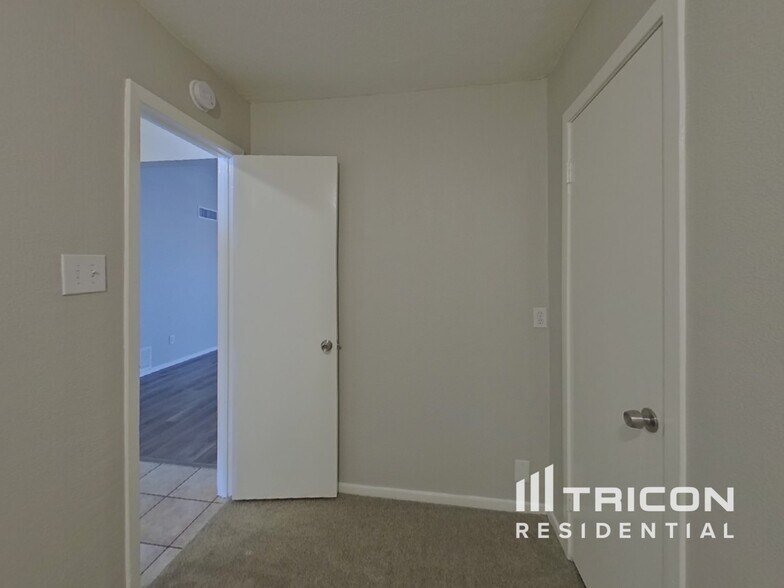 Building Photo - 3515 Solano Ct