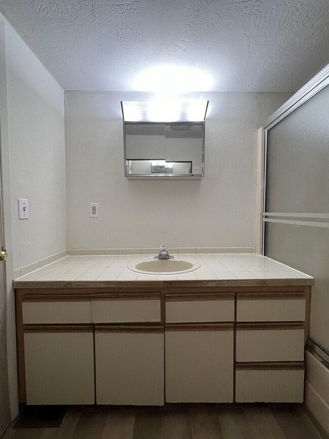 Building Photo - 100 S Davies Rd