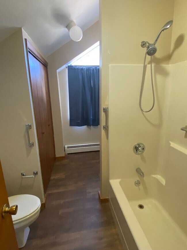 Building Photo - Two Bedroom Condo in Franklin Heights