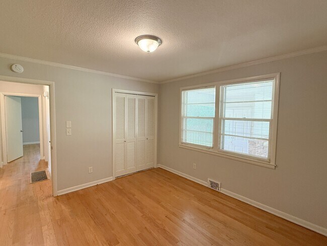 Building Photo - 7620 Charlotte Dr SW