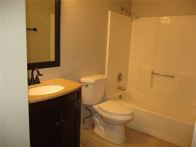 Building Photo - 1715 La Entrada Dr