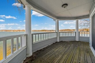 Building Photo - 372 Northwest Dr