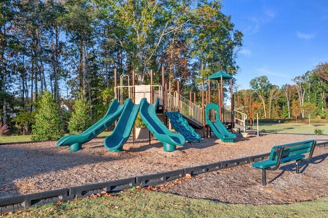 Building Photo - Beautiful and Spacious Home in the Heart o...