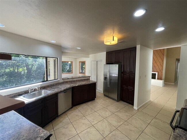 Building Photo - 2001 NW 15 Ave