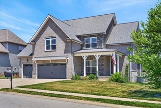 Building Photo - 5 Bedroom 3 1/2 Bath Home For Rent!