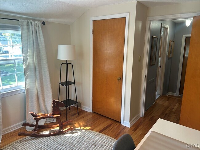 Building Photo - 805 4th St