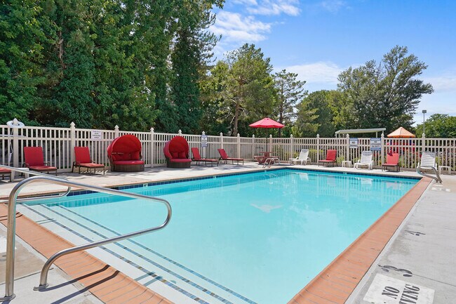 Pool and Sundeck - Mallard Crossing Apartments