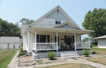 Building Photo - Renovated Bungalow
