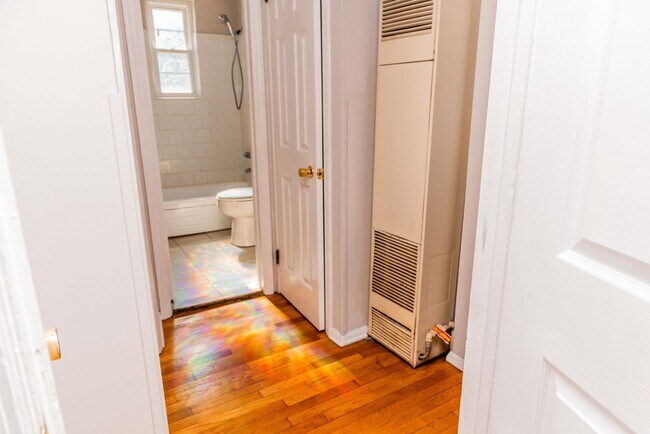 Building Photo - 1903 Grayland Ave