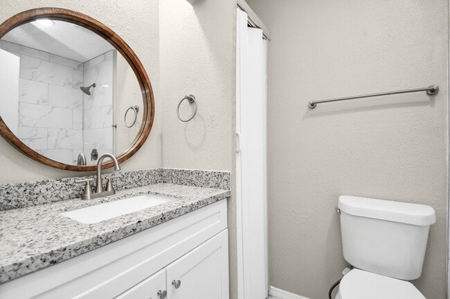 Building Photo - 14235 Bella Dr