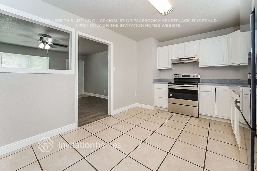 Building Photo - 5561 Xanadu St