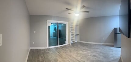 Building Photo - Southwest 8th Street, Miami, FL 33184 - 1 BR 1 BA house