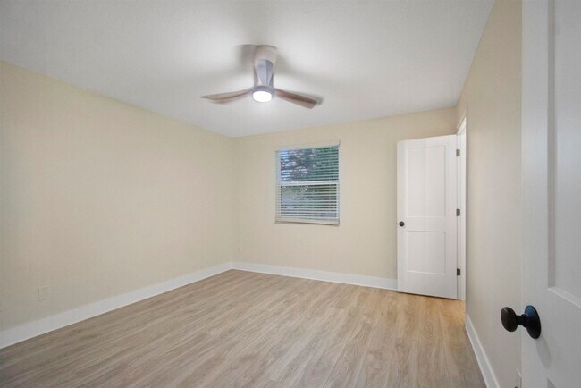 Building Photo - 209 Jasmine Rd