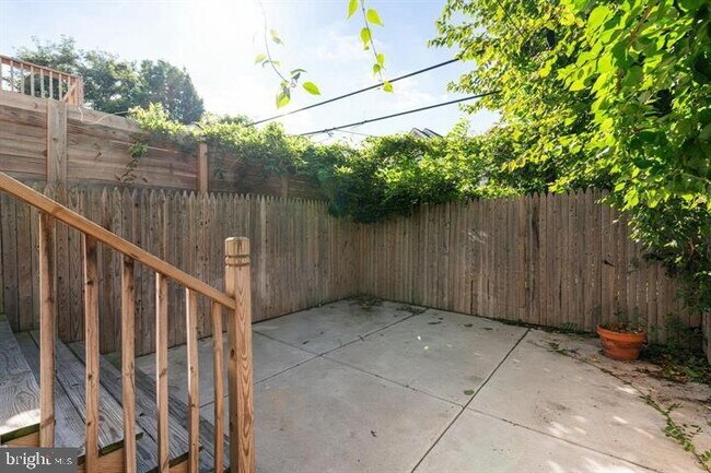 Building Photo - 1752 N Marshall St