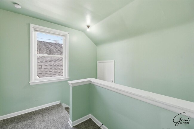 Building Photo - $1300 3 bedroom bungalow