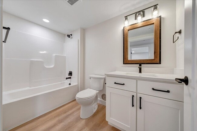 Building Photo - Newly Renovated 2BR Apartment in Vinton - Premium Finishes!