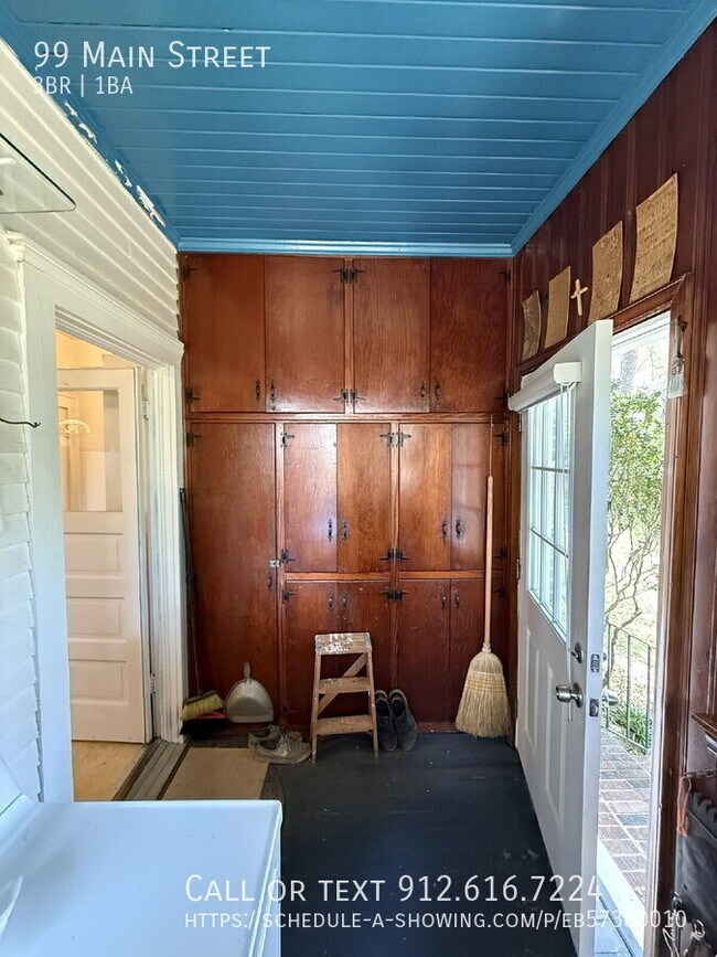 Building Photo - 99 Main St