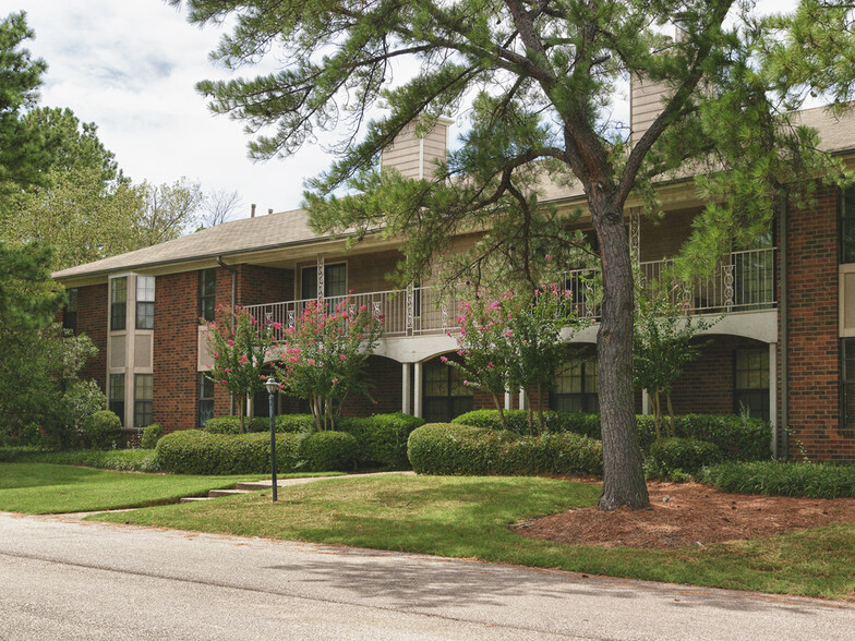 Primary Photo - MONTICELLO APTS