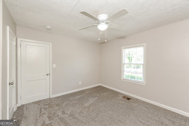 Building Photo - 1255 Skyhaven Rd SE