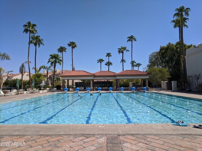 Building Photo - 1321 N Jamaica Way