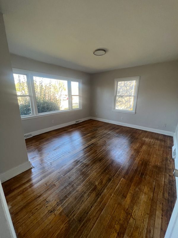 Building Photo - 323 Coltrane Ave