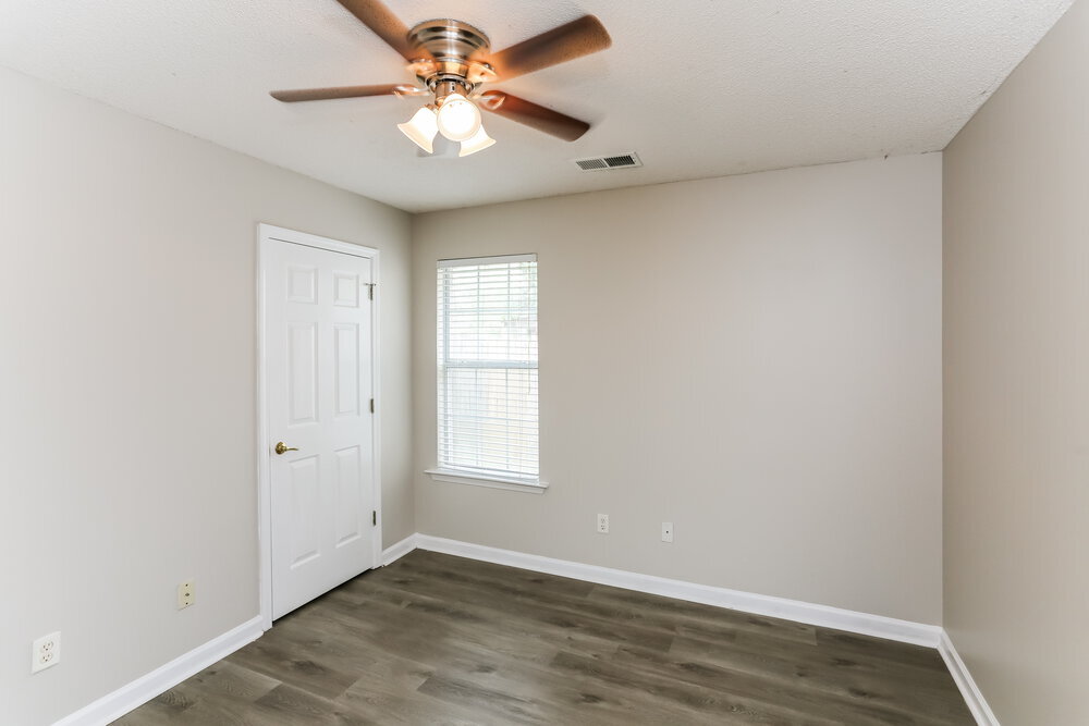 Building Photo - 1142 Red Fern Cir W