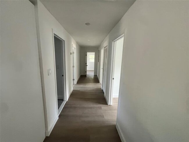 Building Photo - 422 SW 4th Ave