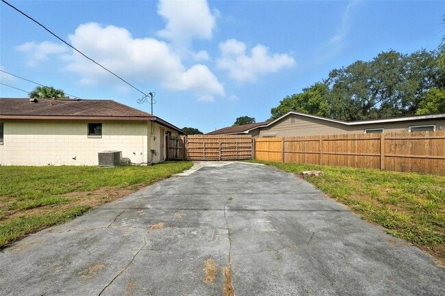 Building Photo - 4405 Almark Dr