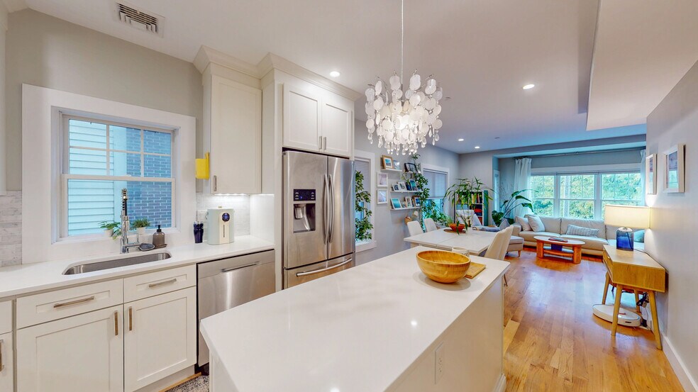 Building Photo - 186 Havre St