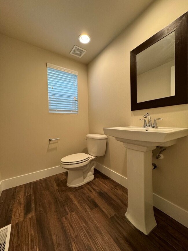 Building Photo - Gorgeous 4BR, 3.5BA Gem in Kingstone Community, Lynnwood,