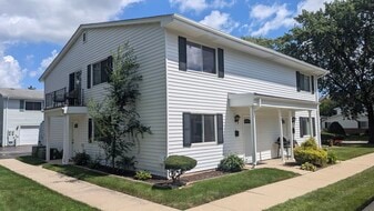 Building Photo - 10S442 Echo Ln