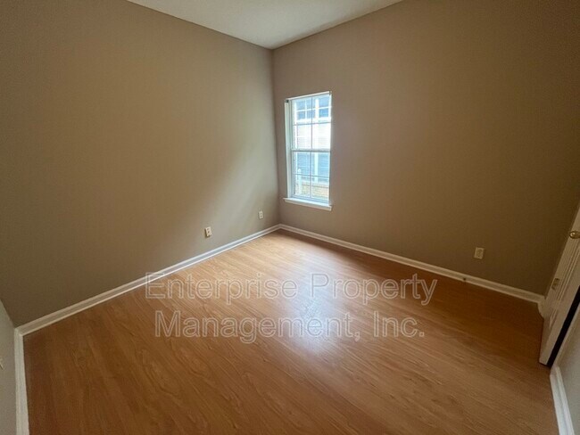 Building Photo - 5236 Laurel Home Cove