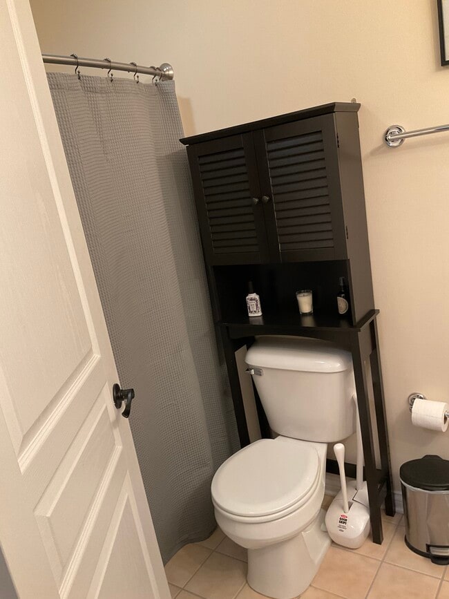 Full bath - floor 2 - 9227 Honors Way