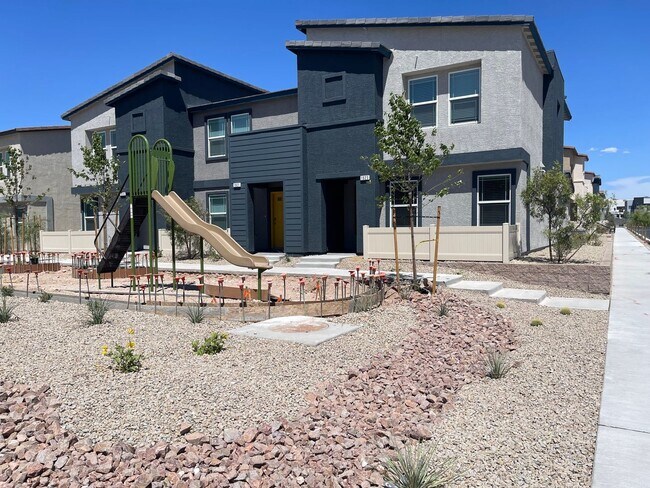 Building Photo - Beautiful Townhome In Henderson